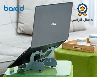 لپ تاپ روی زیر لپ تاپی قرار دارد